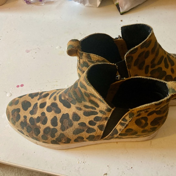 Blondo Leopard-Print Waterproof Booties - Picture 2 of 5